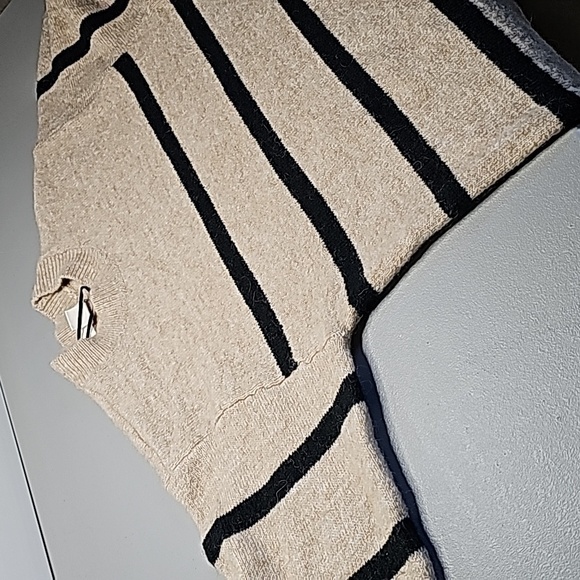 H&M XS tan and black striped sweater - Picture 5 of 7